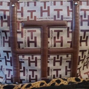 🍍Tommy Hilfiger Brown and Cream Tote Bag